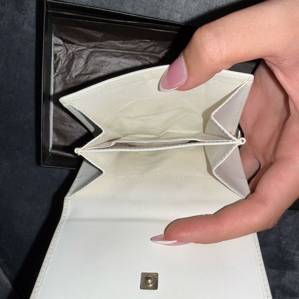 Gucci Cream and Blue Compact Wallet - Picture 4 of 9